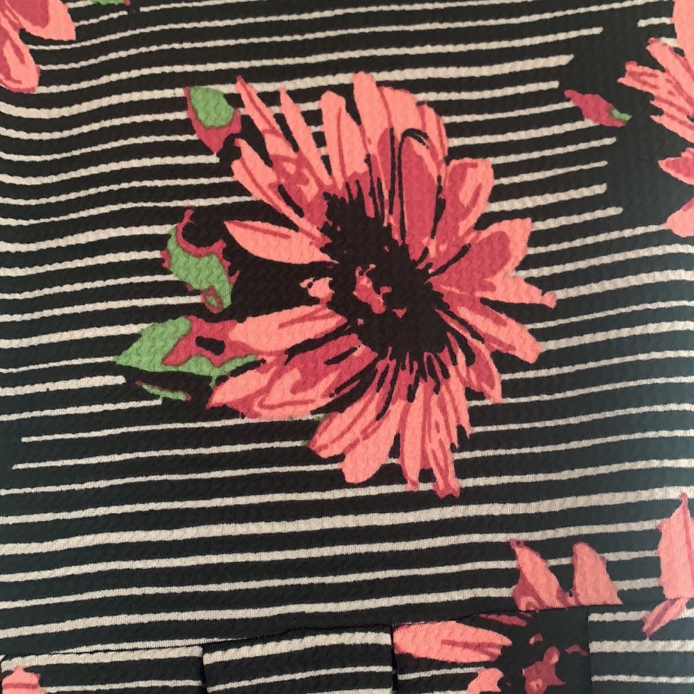 š XS Lularoe Amelia Floral Dress - Picture 3 of 7